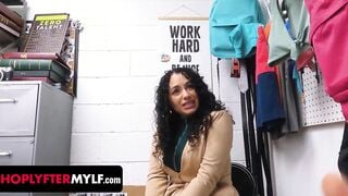 Curvy Mom Brianna Bourbon Gets Wrapped Into Christmas Lights And Pounded From Behind - Shoplyfter Mylf