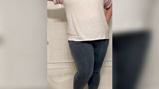 Beauty cunt with mouth struggles to hold her full bladder