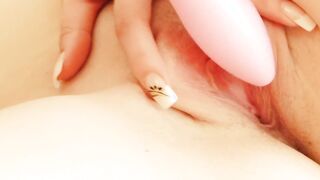 Blonde bimbo gives her hungry vagina a long vibrator