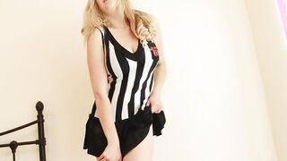 Blonde bimbo gives her hungry vagina a long vibrator