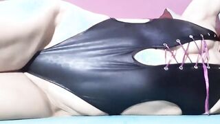 THE EROTIC cougar SHOWS HER ROUND BUTT INSIDE DENTAL FLOOR FOR ALL HER FANS