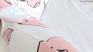 Her crazy sexy body begs for a morning cumshot