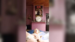 Goddess cougar offer her a nuru strokes and play with vibrator