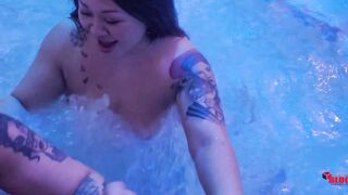 Phat butt eastern Mom Tokyo Leigh and Hotwife Jane Dro got horny inside the hotub