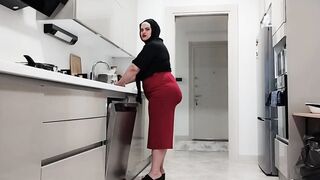 my crazy hot arab stepmom, she shows me her voluptuous bbw body