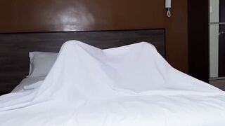 THE EROTIC mom MASTURBATES AND IS SURPRISED BY GODDESS YOUNG LARGE