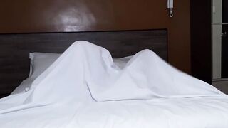 THE EROTIC mom MASTURBATES AND IS SURPRISED BY GODDESS YOUNG LARGE