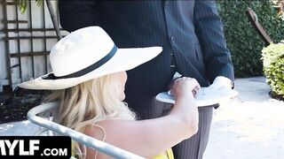Older Thot Robbin Banx Getting Penis Served on a Platter