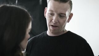 Fake ransom sex scene of eighteen to scam her very rich