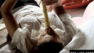 hot college Girl fucks her leaking plump cunt with her