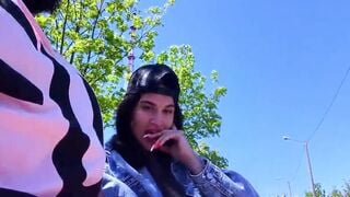 Head challenge inside outdoor to a stranger, the bro thought it was prank