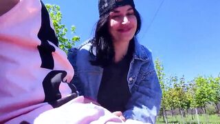 Head challenge inside outdoor to a stranger, the bro thought it was prank