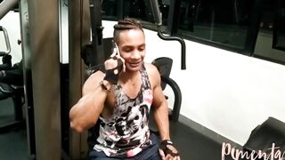 Dei a desculpa que precisava de massagem só pra pegar o meu vizinho gostoso. Completo no RED