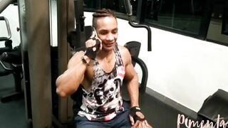 Dei a desculpa que precisava de massagem só pra pegar o meu vizinho gostoso. Completo no RED