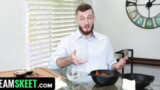 Curvy Latin Delivering women gives Horny Client some Extra Services and Receives a Gigantic Load as a Tip