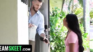 Curvy Latin Delivering cunt with mouth Gives Horny Client Some Extra Services And Receives