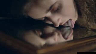 Watching herself inside the Mirror as she Masturbates to an Orgasm