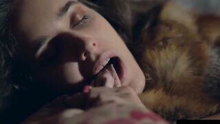 Watching herself inside the Mirror as she Masturbates to an Orgasm