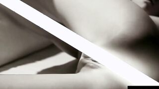 Beauty naked dark hair fingerbangs herself to an insane orgasm