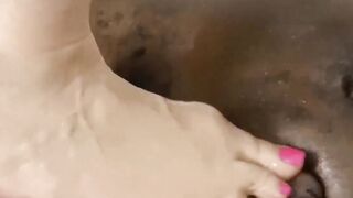 Old Granny give Turf Job to Ebony Cock