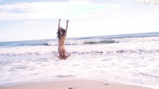 MAMACITAZ - Skinny teenagers Tiffany Is In Love With Gigantic