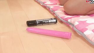19 Yo lesbians lick her pussies in a 4some and play with sex dildos