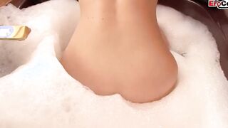 Huge Jugs blonde Women fucked in the bathtube and in bed