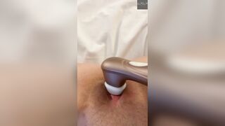 Wifey please herself while hubby is at work, anal ending