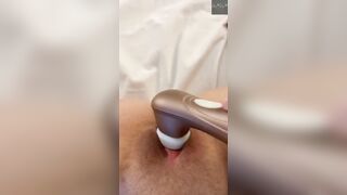 Wifey please herself while hubby is at work, anal ending