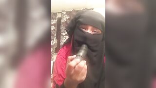 Lonely Niqabi Hijabi woman sucking off vibrator & shaking butt