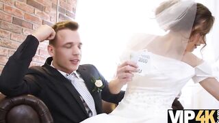VIP4K. Un lovers marié décide de vendre la chatte de sa mariée à bon prix