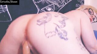 My huge booty bounces on top of a dick