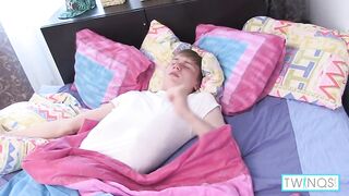 Stunning Morning, Hottie! Lustful Twinkie Liam Wakes Up To Finger His Butt!