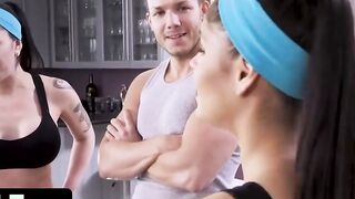 Milf Body - hot Milf Cassandra Cain Shares Penis With