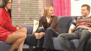 Valerie and the kinky babe blowjob lessons!