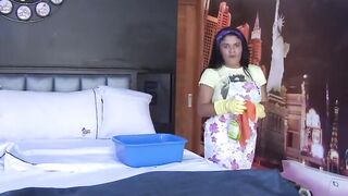 OPERACION LIMPIEZA - Vick Valencia Cleans The House Before The Cock - MAMACITAZ