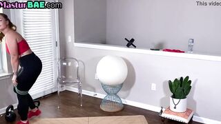 Curvy yoga pawg masturbates with long vibrator