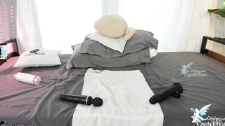 Web Cam Bimbo Masturbates With Ass Plug Into