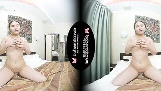 Chubby plump hot Amalia Davis is masturbating, into VR