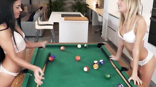 A bimbos Knows - Slim Lesbo teenagers Yo Apolonia Lapiedra Seduces Her BFF