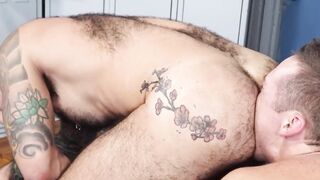 Tattooed hunk barefucked his pervy stepson after deepthroat