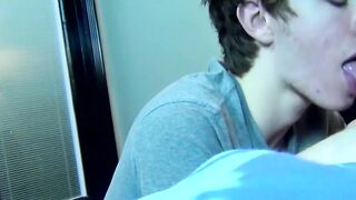 Twink invites his boyfriend for a homemade ass fuck session