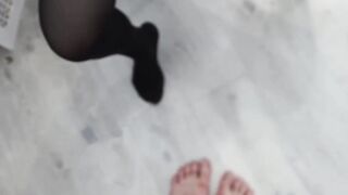 Crazy gal hops on a pulsating wang