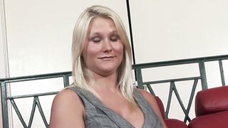 Blonde thot fucking wild during the american amateur casting