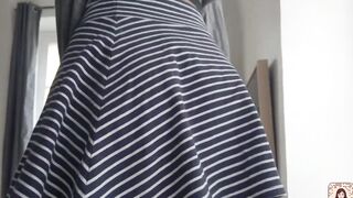 UPSKIRT SNATCH NO LINGERIE INTO OUTDOOR