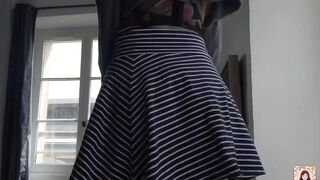 UPSKIRT SNATCH NO LINGERIE INTO OUTDOOR