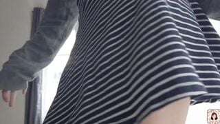 UPSKIRT SNATCH NO LINGERIE INTO OUTDOOR