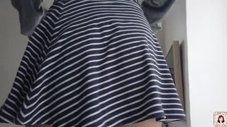 UPSKIRT SNATCH NO LINGERIE INTO OUTDOOR