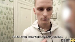 DEBT4k. Russischer Shopaholic von Schuldeneintreiber inside Hubbys Gegenwart gefickt