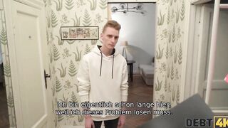 DEBT4k. Russischer Shopaholic von Schuldeneintreiber inside Hubbys Gegenwart gefickt